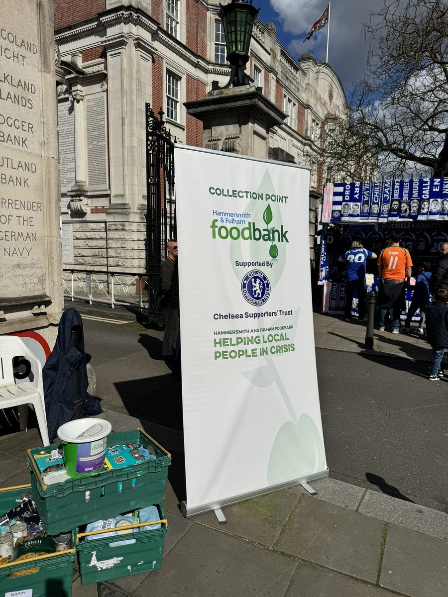 We are collecting for the @hffoodbank! Come and say hello 👋🏽☀️ #ChelseaFC