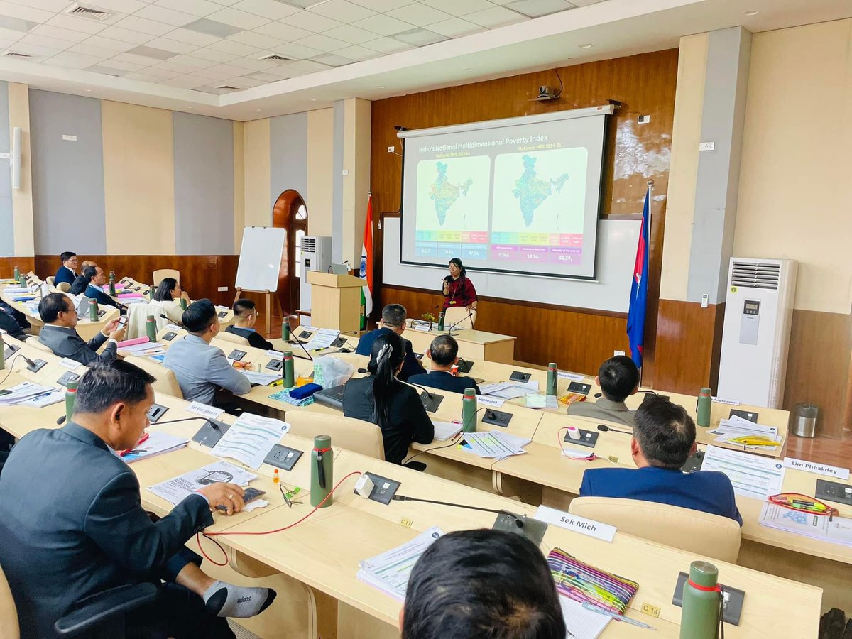 Another bright 🤩 day ! Another interactive session ! Another experience sharing on #SDGs #Multidimensional Poverty #SDGlocalization with senior civil servants from #Cambodia 
in @LBSNAA_Official @NCGG_GoI 

#MPI with @ophi_oxford 
#SDGIndiaIndex with @UNDP_India & @UNinIndia