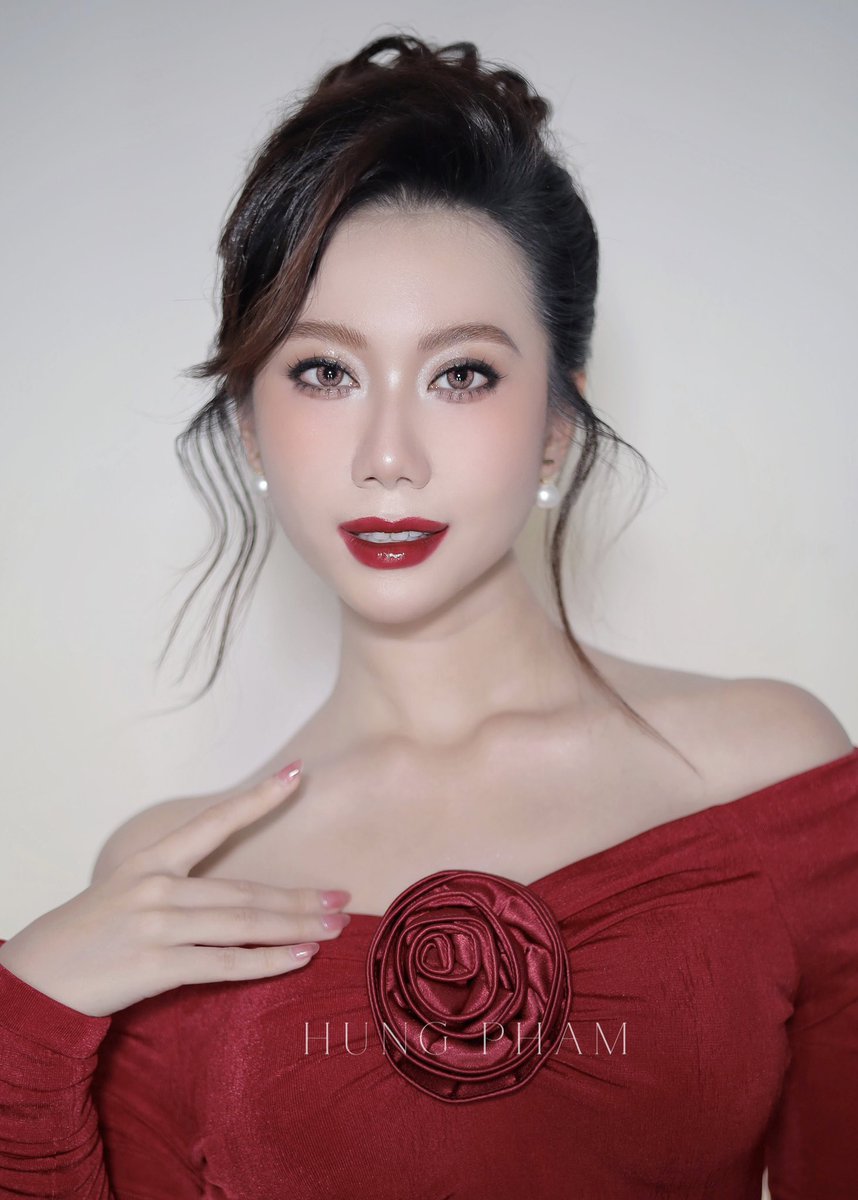hungpham_makeup's tweet photo. Tone Douyin cho Nguyễn Vĩnh Hà Phương đisự kiện ❤️
Makeup: Hưng Phạm
Hair: Nguyễn Thị Quỳnh Châm
#TeamQuanNguyenPuLe
#HưngPhạmMakeup
#HPMakeup
#Hairstylist
#CHAEUNWOO #DINOSOL #FCNAGF #memecoin https://t.co/piQRlFFGg9