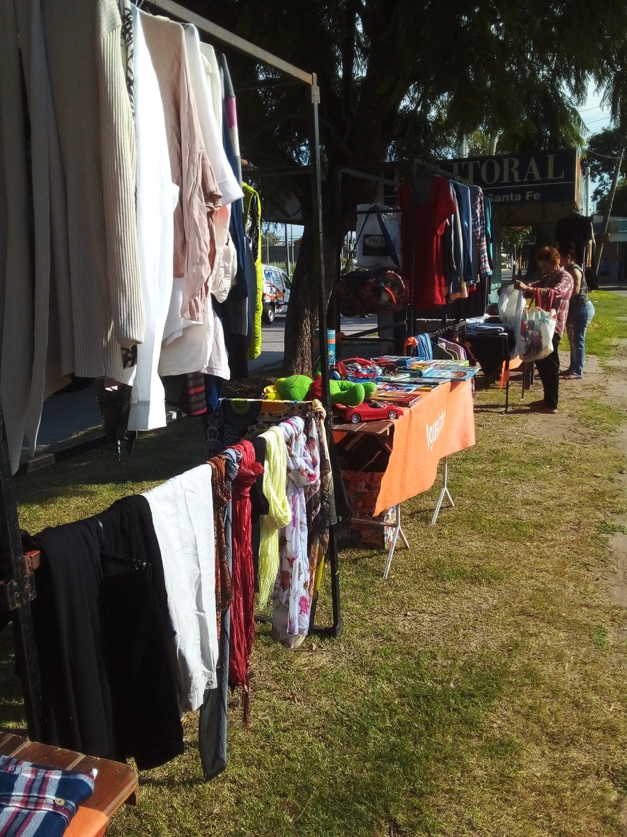 gustavoruca's tweet photo. Feria #ecocircular o#americana hoy no es #unamoda es parte del cooperativismo y del cuidado de nuestra tierra. Optimizar los recursos. Adaptarnos a la economia actual. @Alejand68617292 @DabelLeandro @donnetagustina @Leon__zky @joazcurrain @rgiustiniani https://t.co/HFMZy0OuI5
