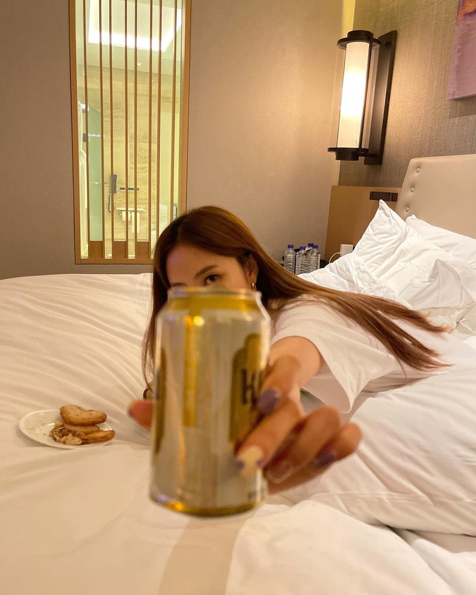 L1g7uCPPw441ZX9's tweet image. kindness plagiary
Have a drink together