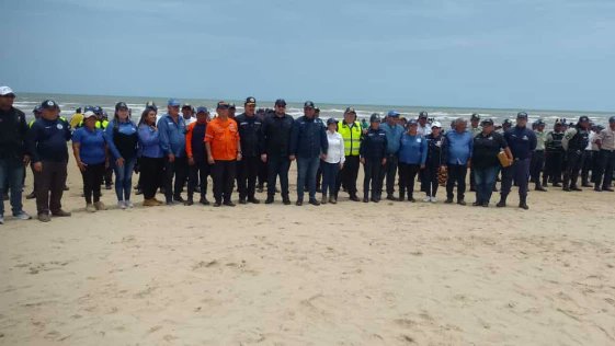drizulia's tweet photo. El Director Regional de Intendencias del estado Zulia @larryluzardo junto al equipo de #DriZulia en el punto de control "Caimare Chico" durante el Operativo Semana Santa 2024.
¡Esperanza es futuro!
#SemanaSanta #Zulia #SábadoDeGloria https://t.co/8z5csrANzM