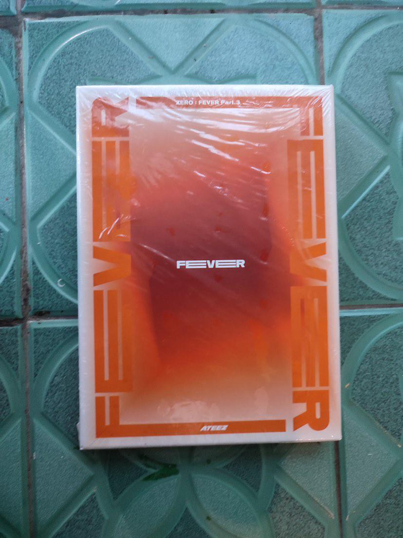 disgucst's tweet photo. kalo aku wts in album itzy crazy in love, ateez fever, lisa ini ada yang mau ga ya? sealed semua, sisa jualan dulu ga laku yang ini numpuk. kalo ada yang mau dibikinin link orangenya. #zonaba #zonauang https://t.co/AMaGFoyBOC