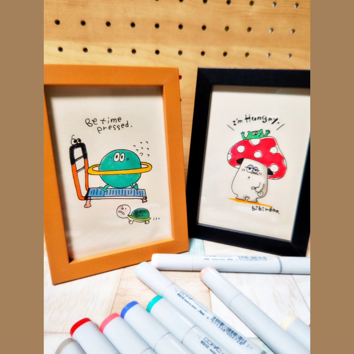 b_bird_doodle's tweet photo. フレームイラストも何点か持っていきます*ˊᵕˋ*
3月31日(日曜日)10:30~16:00
東神楽大学
『the TrunkShow in Hana noまち 東神楽』
お待ちしております🎶
#thetrunkshow
#東神楽大学
#レーザー彫刻
#ごちゃごちゃイラスト
#ごちゃごちゃがすき
#似顔絵
#ビバドゥ
#bibirdoo https://t.co/18aWaVpPsq