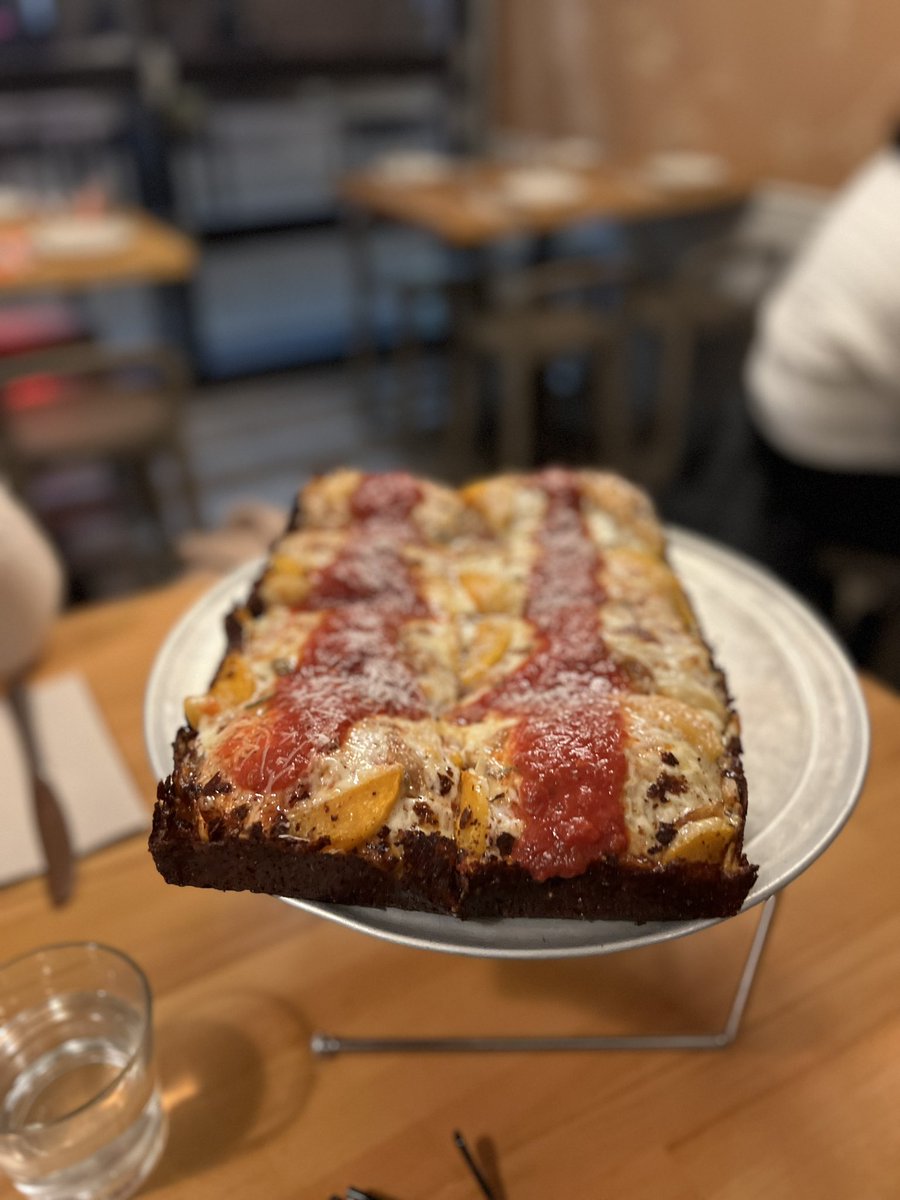 A Chicago pizza that’s not on any best of list but should be at the top of most of them.

thehunger.substack.com/p/die-for-this…