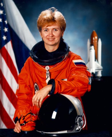 Official portrait of Yelena Kondakova
