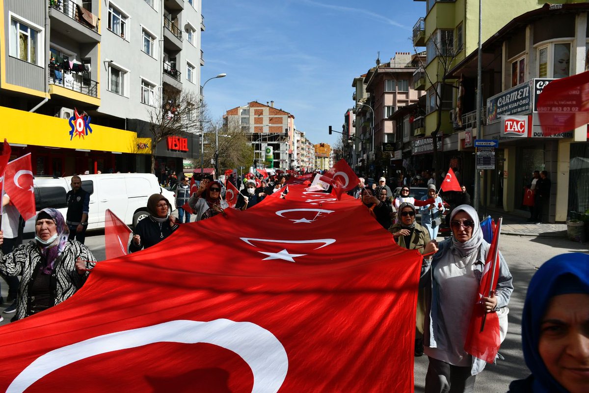 📍Afyonkarahisar’dayız Aile ve Sosyal Hizmetler Bakanımız @MahinurOzdemir, Belediye Başkan Adayımız @huseyinulucay03, Geçmiş Dönem Bakanımız @VeyselEroglu ve Milletvekillerimiz ile Afyonkarahisar'da sıcak ve güzel bir günde hemşehrilerimizle bir arada olmaktan dolayı çok