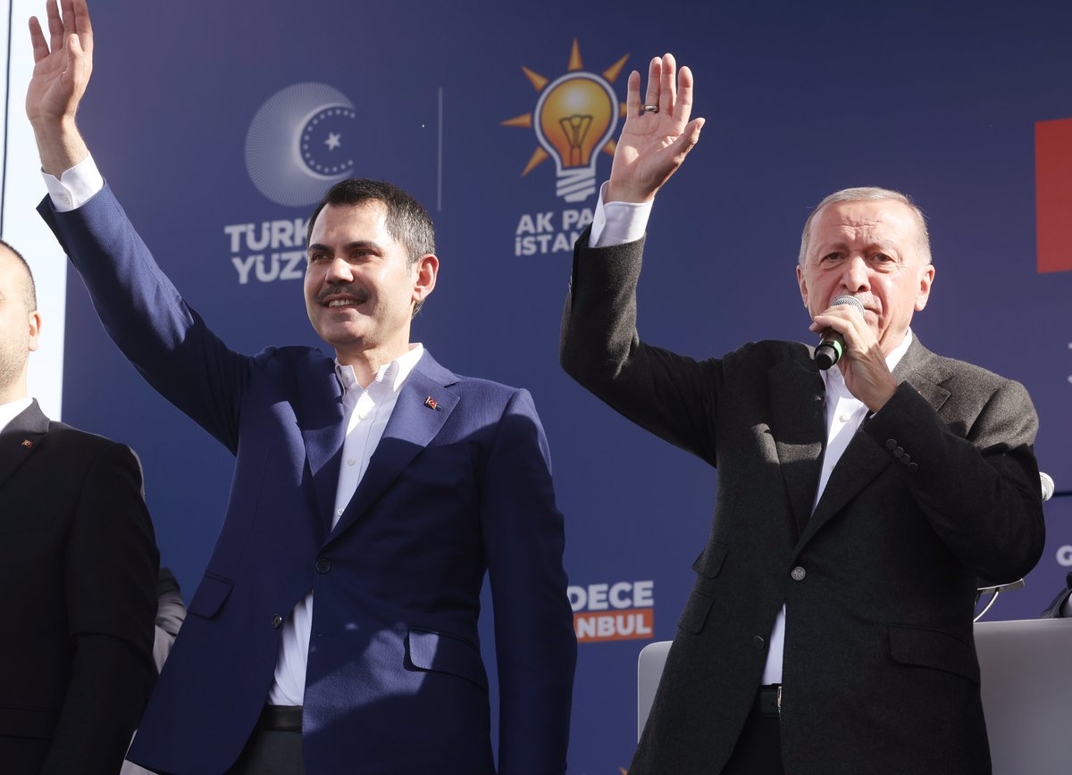 murat_kurum's tweet photo. Zafer alayları oluşturup yollara döküldün. İstanbul sevdanla doldurduğun bu meydanda zafer sancağını açtın.

Cumhurbaşkanımız Sayın Recep Tayyip Erdoğan’a dün yanındaydık, bugün yanındayız, 31 Mart’ta da seninle olacağız dedin!

Teşekkürler Güngören!

#BirlikteKazanacağız https://t.co/97m3eHvxT2