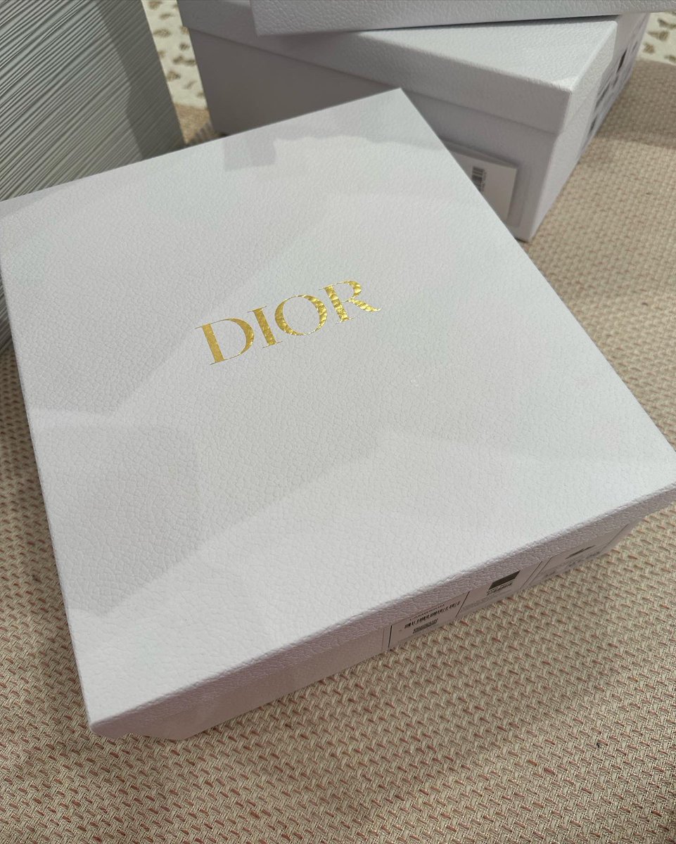 Doğum günü hediyemin alışverişi @Dior 🎂🛍️🎁💝🎉 #koçburcu #birthdaygirl 
#birthdaygift #dior #christiandior #aries #gift #zorlucenter #shopping #Twitter