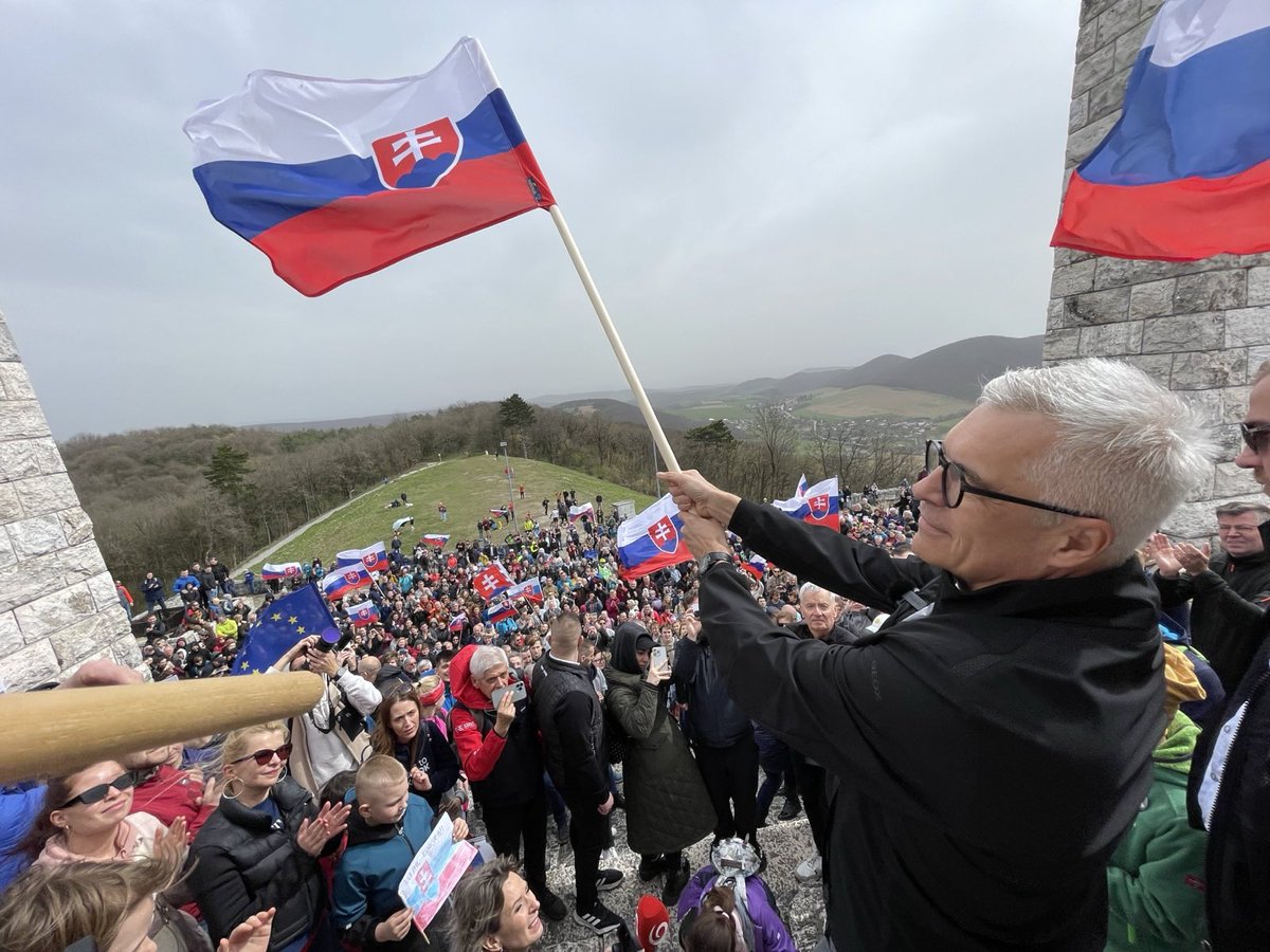 Dnes na Bradle. Hovorme o vlastenectve #2024. Začnime uznaním, že Slovensku neubližuje nikto tak, ako my sami. Viac k téme tu: bit.ly/prihovorMohyla