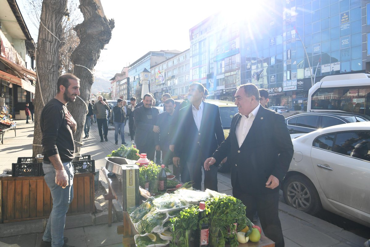 Son Gün, Son Viraj 70 günü aşkın seçim maratonumuzun son gününde Milletvekilimiz Sayın @eminsimsekmus ve İl Başkanımız Sayın @MelikEmre1 ile birlikte İstasyon Caddesi boyunca esnaflarımıza hayırlı kazançlar dilerken vatandaşlarımızla hasbihal ettik.