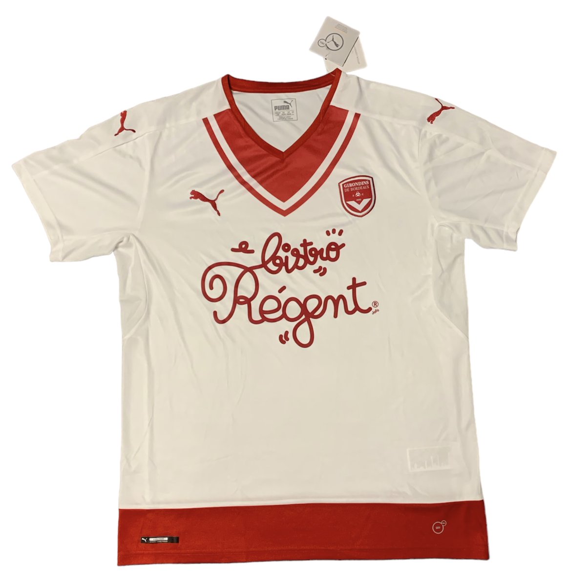 trivelashirts's tweet photo. 🎉GIVEAWAY🎉

Giving away not 1, not 2, but 3 Brand New beauties🍾

Prizes:
1 - BNWT Bordeaux Away 17/18, XL
2 - BNWT Benfica Home 18/19, M
3 - BNWOT Roma Training Jacket 17/18, L

To enter, just follow me, like &amp; repost this tweet &amp; tag 2 friends!

Reposts massively appreciated! https://t.co/CUs0nvEUzU