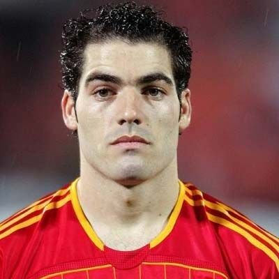 Ya que hemos estado de parón por selecciones, recordamos que #TalDiaComoHoy de hace 19 años (30.3.2005) debutó Antonio @lopez3_a con la @SeFutbol. Fue en Belgrado, ante Serbia-Montenegro y a las órdenes de Luis Aragonés. Nuestro gran capitán fue internacional en 16 ocasiones.