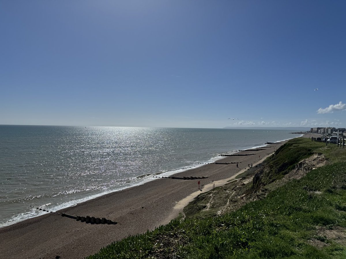 #GalleyHill looking west to #BeachyHead #SunnySussexCoast