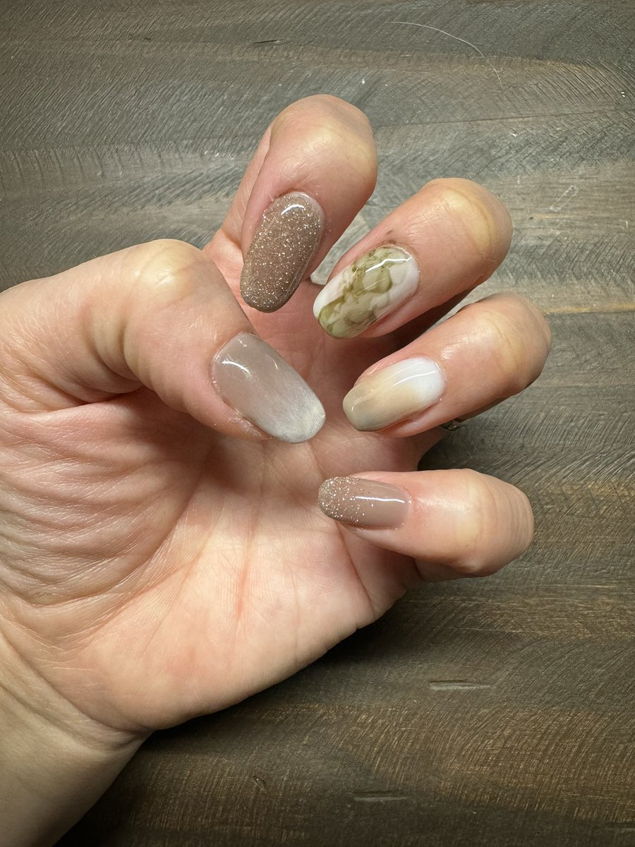 7474374's tweet photo. セルフジェルネイル始めました💅
とりあえず復職までの残り約１ヶ月楽しむっ！
その後は長期休みの時にでもやろうかな🎈 https://t.co/d1xs7a32GF