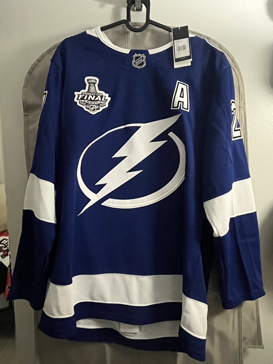 BrandonOddo24's tweet image. A little late to the party, but I finally got my 2021 Stanley Cup finals Mac Truck Jersey! Been waiting on this one for a long time! #GoBolts #BeTheThunder @TBLightning