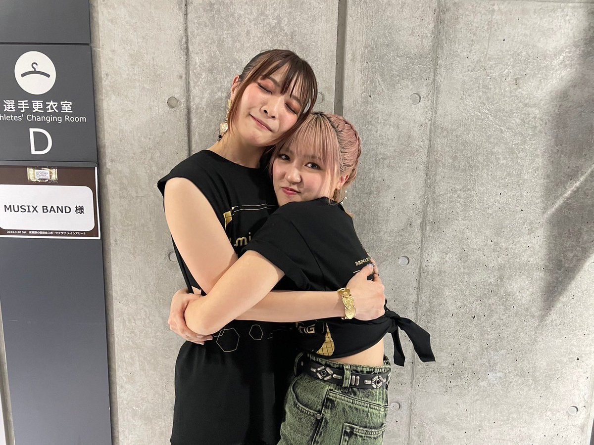 junnarockyou's tweet photo. May'nさんと📷

みてください。わたしの嬉しそうな顔。笑

ステージ裏から観させていただいてました。やっぱり、かっこよすぎました🔥

また、いつか絶対一緒に歌うんだから〜〜〜、大好きです〜〜〜🫶🏻

#ANIMAXMUSIX2024 https://t.co/DSWxzAP8X5