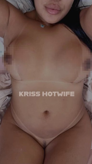 Depois do banho da aquela maresia, melhor coisa ficar deitada peladinha na cama assim. https://t.co/