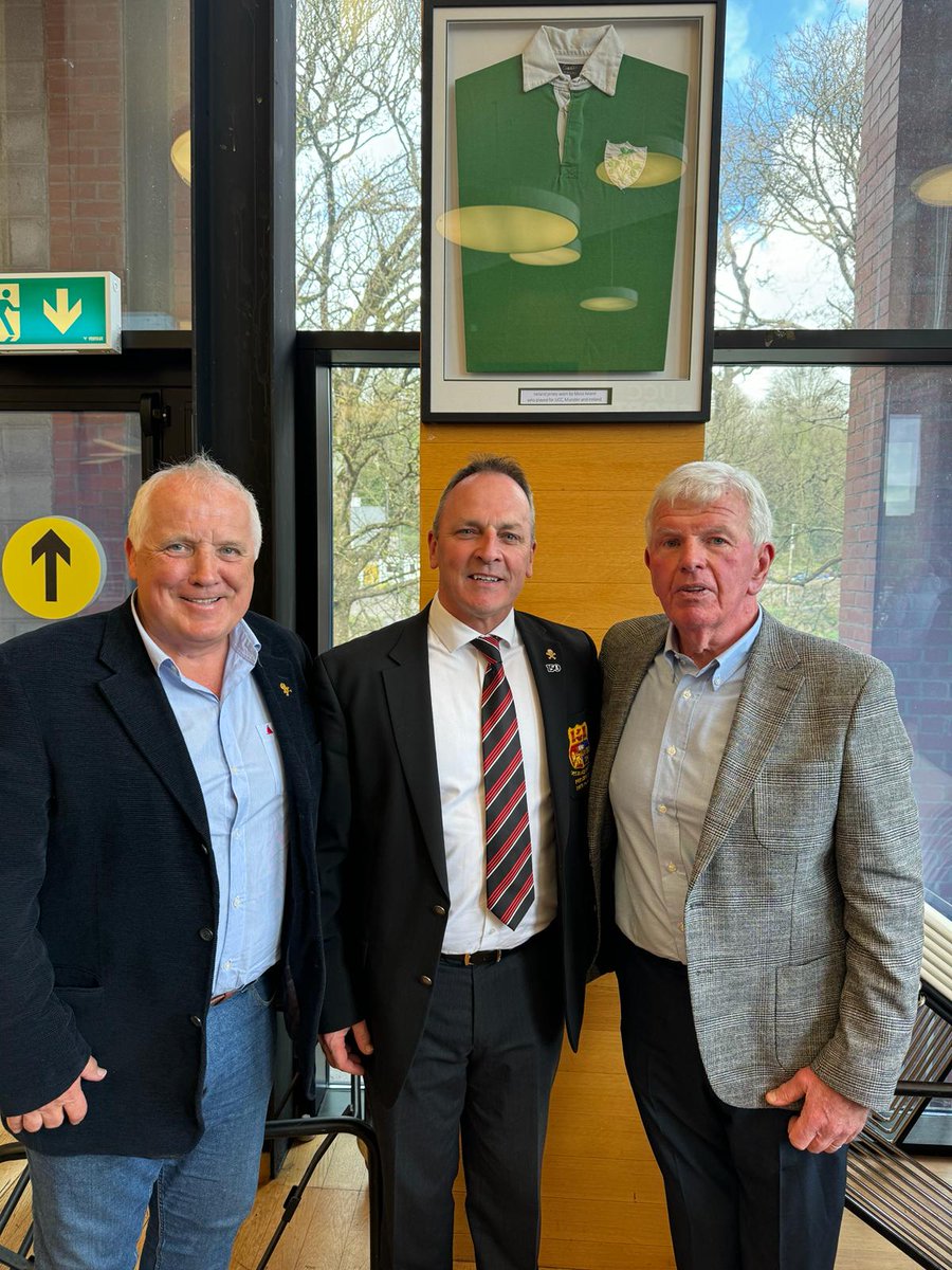 Jerry Dineen presented Ireland jersey from his friend Moss Keane to UCC Rugby