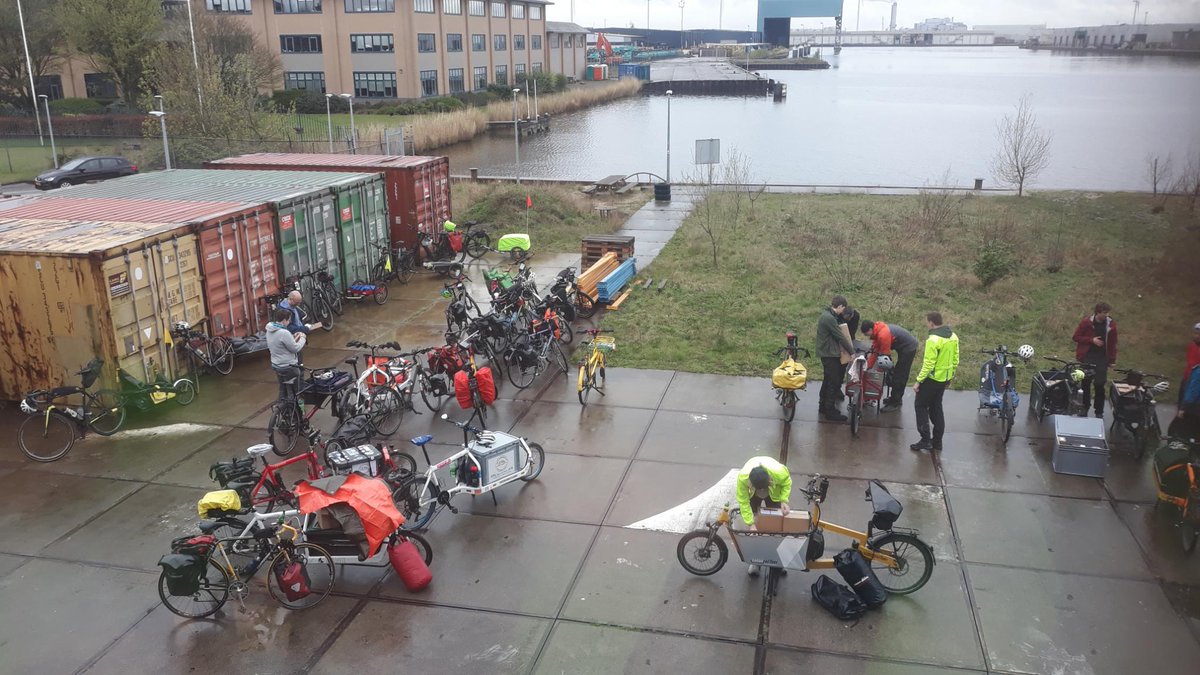 Heute #Schokofahrt #schokolade abholen bei den <a href="/Chocolademakers/">Chocolatemakers</a> bei Nieselregen und 9 Grad.