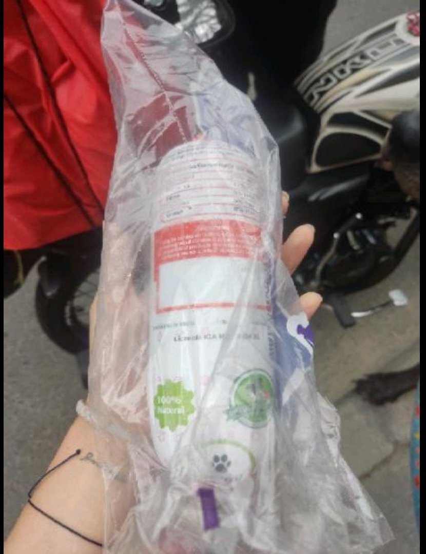 catamh's tweet photo. @sicsuper les agradezco que me ayuden informándome sobre cómo poner una queja formal hacia @RappiColombia. Pedí la comida de mi perro, 10 paquetes, me llegó 1, pagué 72mil pesos y me devolvieron solo 29mil y en rappicreditos.
Adjunto evidencia y les agradezco que me informen https://t.co/FtENPUBd6r