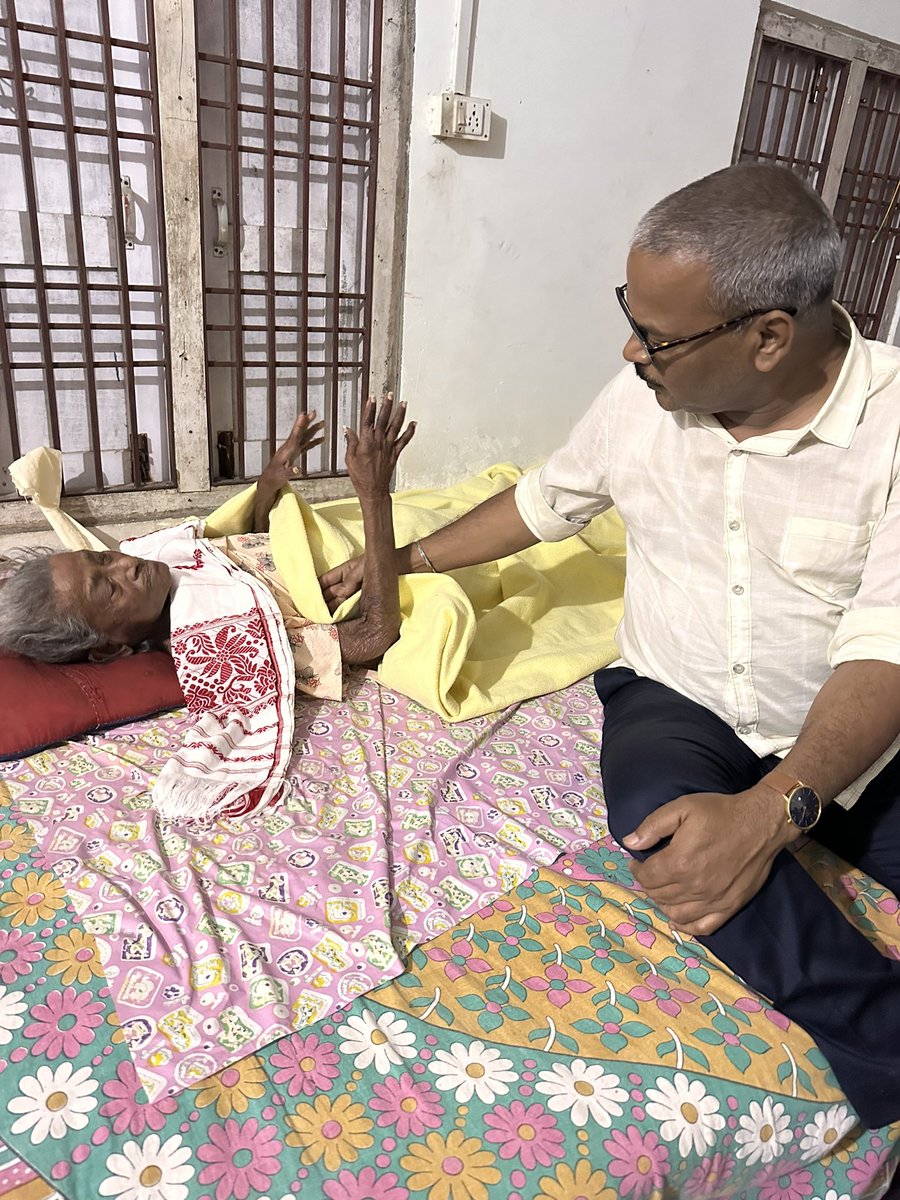 #8pm :- #JanSampark Old people loves company…Visited Smt. Sabitri Devi(92yrs) W/O late Lakheswar Das ex MLA (1968-1953) Bokakhat this evening . She was happy to share the memories of her days in Shillong (old capital) with her husband .I wished her good health.
