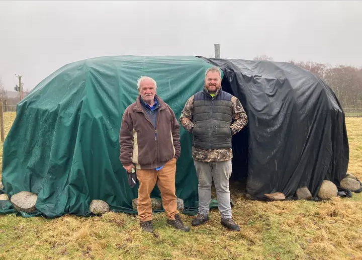 It's been a good week for Gypsy/Traveller visibility in museums in Scotland. @CPKMuseums new Perth Traveller voices can be heard in a display on pearl fishing created by Travellers, while @HighlandFolk Museum, John and Eddie Macdonald put up the museum's new bow tent.