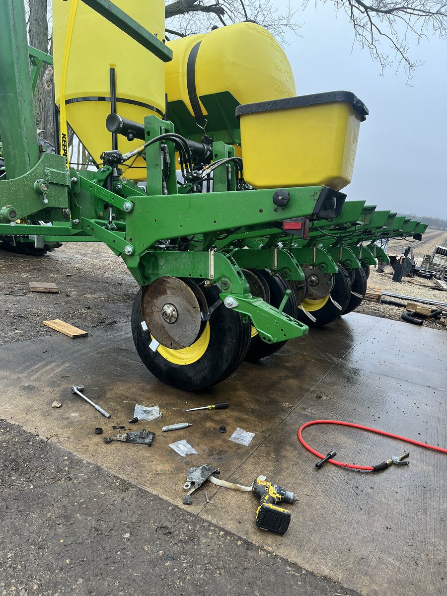 Happy Easter! Working on a little more planter assembly this morning before sending the rest of the weekend with family. #plant24 is right around the corner. 

Enjoy the Easter weekend 🙏🏼🙂