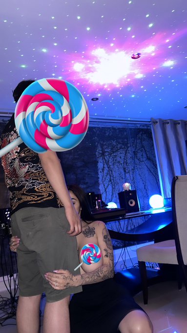 Me puse caliente a media fiesta https://t.co/yEzErgPG9O desc&uacute;bre lo que pas&oacute; 😈👄💦🍆💋🔥 https://t.co/66J