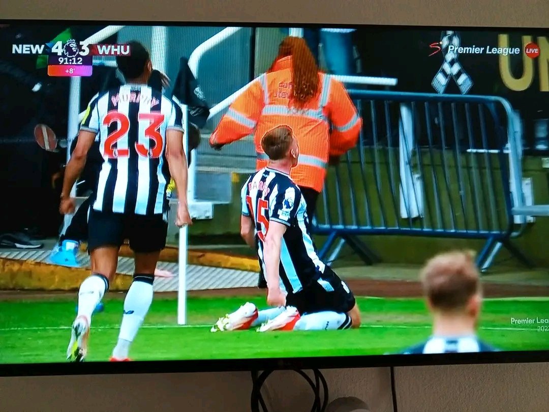 KingTimFCB's tweet photo. West ham remove Ur mask,we know you're Man United

#Newcastle
#Chelea
#Osimhen
#WestHamUnited https://t.co/FCTkkZ3EMx