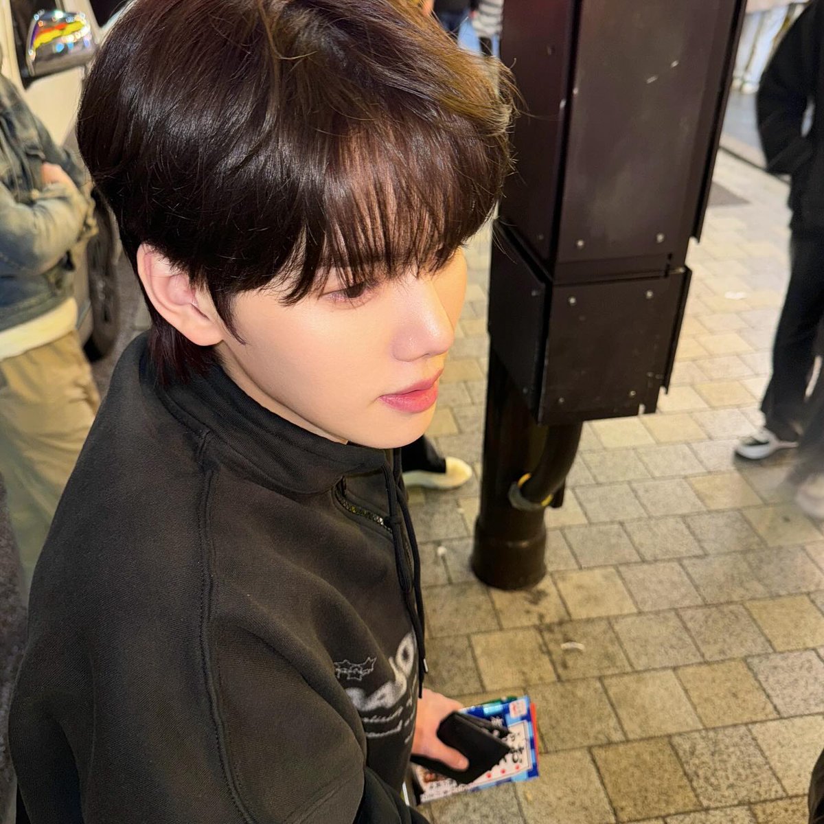 민희 첫 인스타🖤🖤
얼굴 ㅈㄴ감격스러움