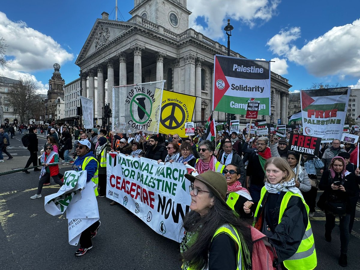 hzomlot's tweet image. London now!