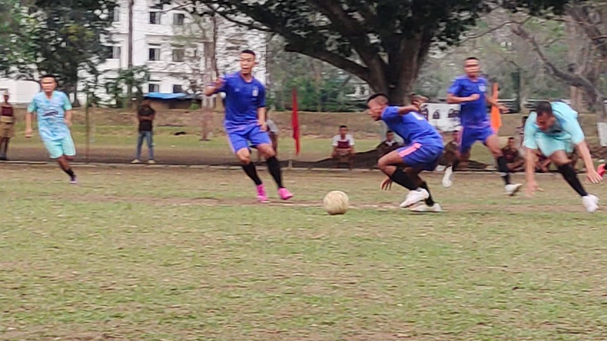 An Inter-Company Football tournament was organised amongst Recruit Constables of @manipur_police at @LBPA_Assam The RCs locate at Batallion Training Centre Dergaon emerged victorious in a thrilling penalty shoot out. @assampolice