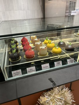 deva_alysa's tweet photo. カフェがかわいい🖤❤️ ，でも私の気持ちは複雑です https://t.co/A6GiNQJ26S