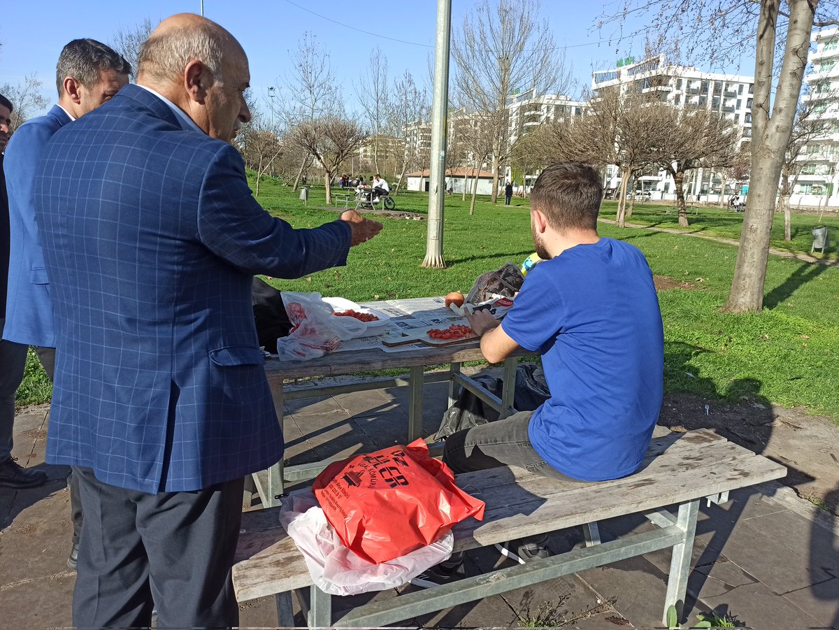 Bu yola çıktığımız ilk günden beri gayemiz ilçemizi inanç, ahlak, iman ve hizmet ekseninde yoğurmak, gönüllerde taht kurmak, yetimi kollamak, fakirin sofrasında yer edinebilmek. 
Konumumuz:👇

📍Nevruz Parkı

Bağlarımız için hayırlısı olsun.

#YenidenRefah 
#YenidenErbakan