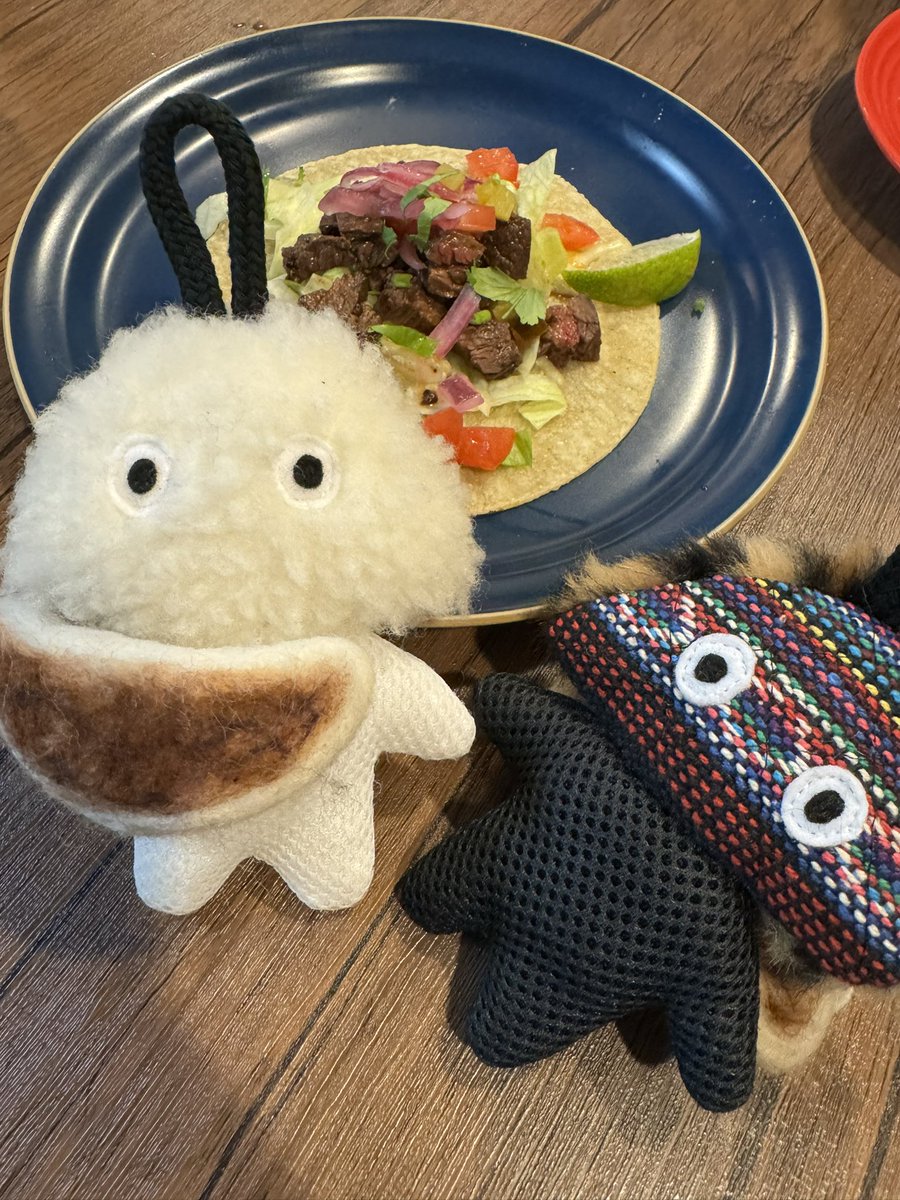 takesun37seiryu's tweet photo. 今日もタコパらしいよ
ケサディーヤ　
海老アボタコス🌮🦐美味

いつもサ前だったけど、今日は
平和湯後のサ飯　エルタコス

Está  muy rico😋

Muchas gracias

#eltacos #bsh #平和湯 https://t.co/Pxwtg7bBlj