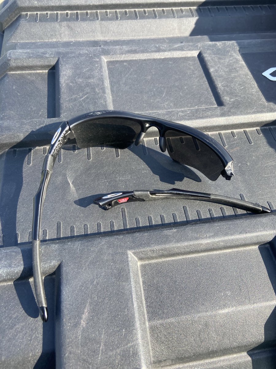 Not what I wanted on a Saturday morning Can only get better Need new pair ⁦@oakley⁩