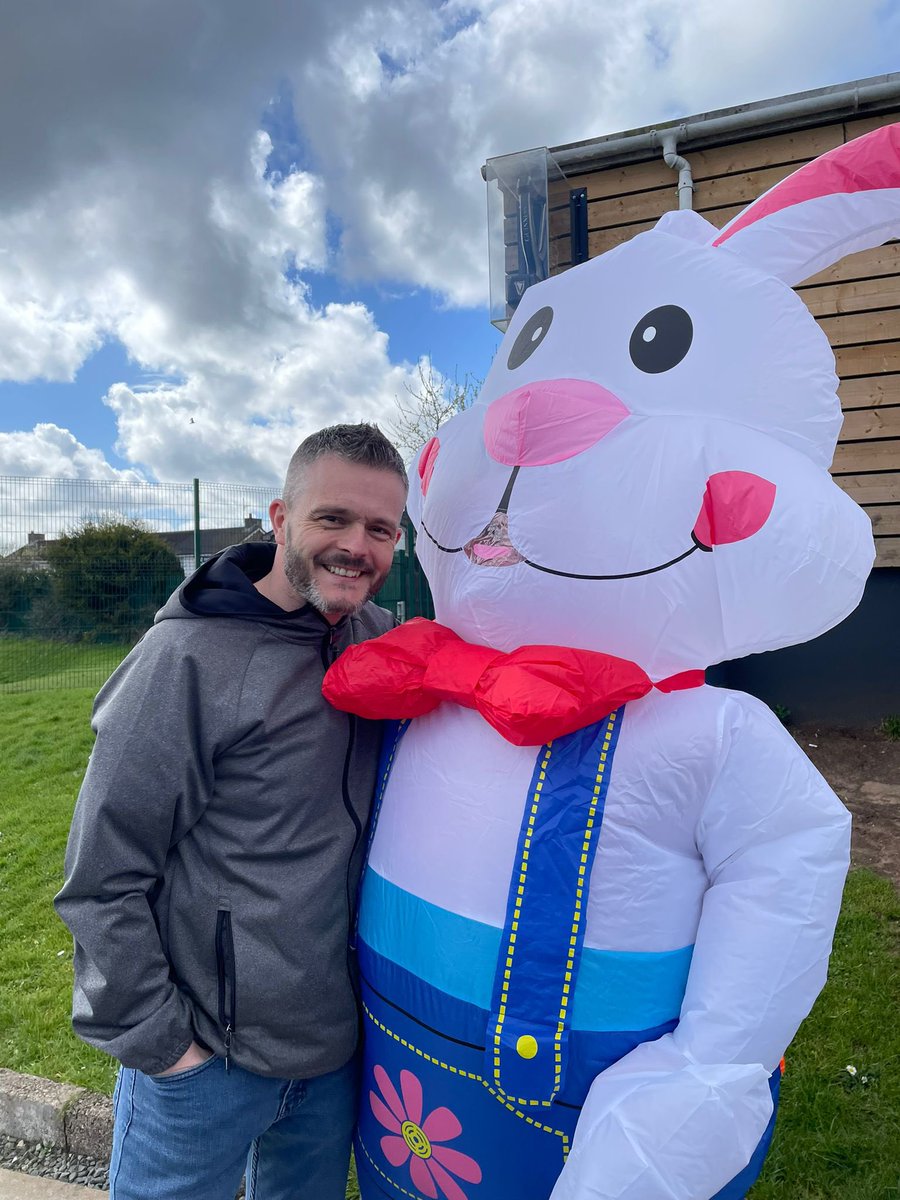 Keeping an eye on this fella here until Monday at least “Children wake eager to find, Eggs the bunny had left behind. Hundreds of colours, Bright as the stars. An egg for every child and adult alike, Spending time together, hunting in the sun.” Thanks to @LisburnRangers for…
