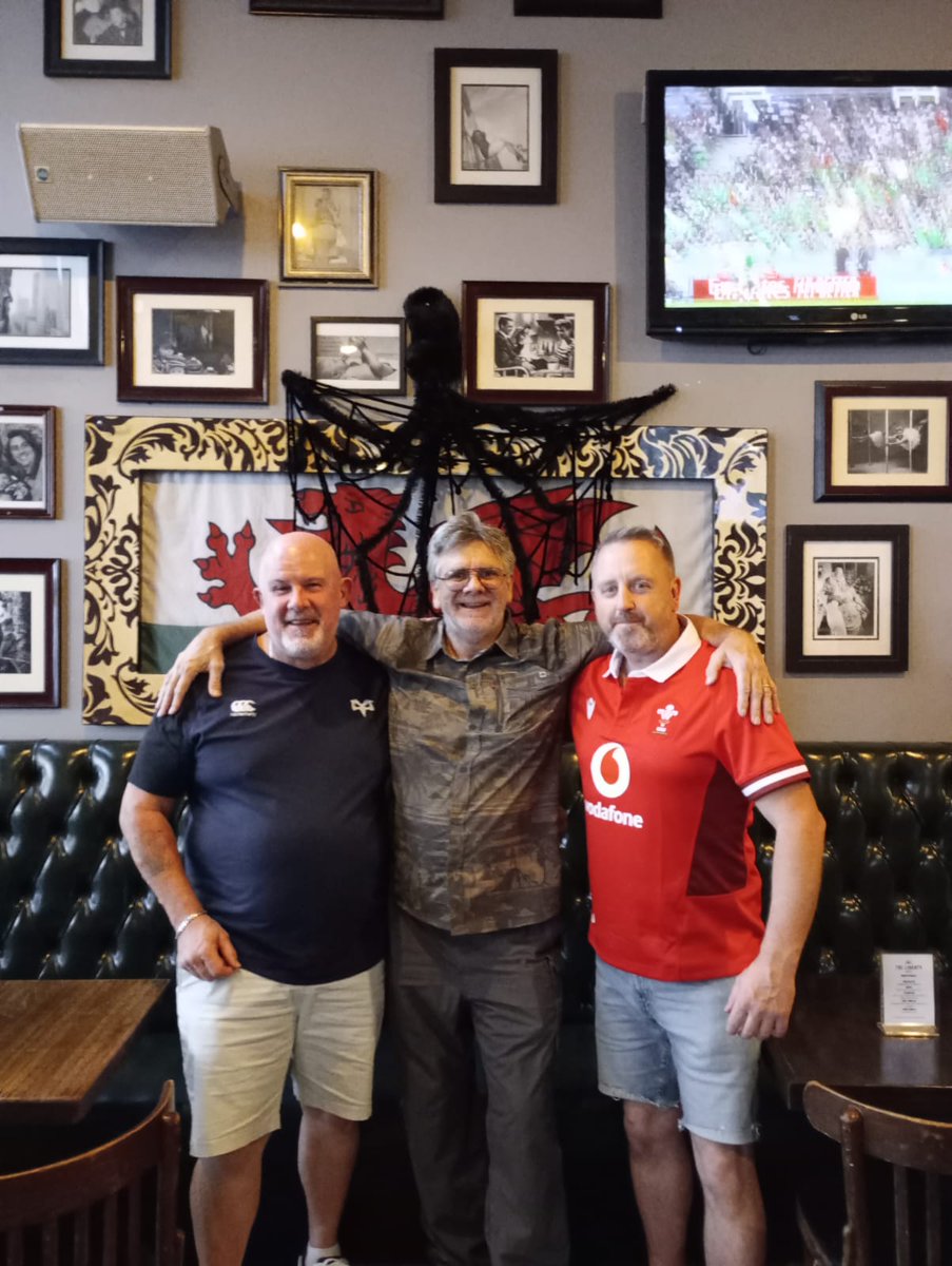 @PAULREES10 @TheLibertyNYC @NewYorkWelsh Finally got the photo. Great pub