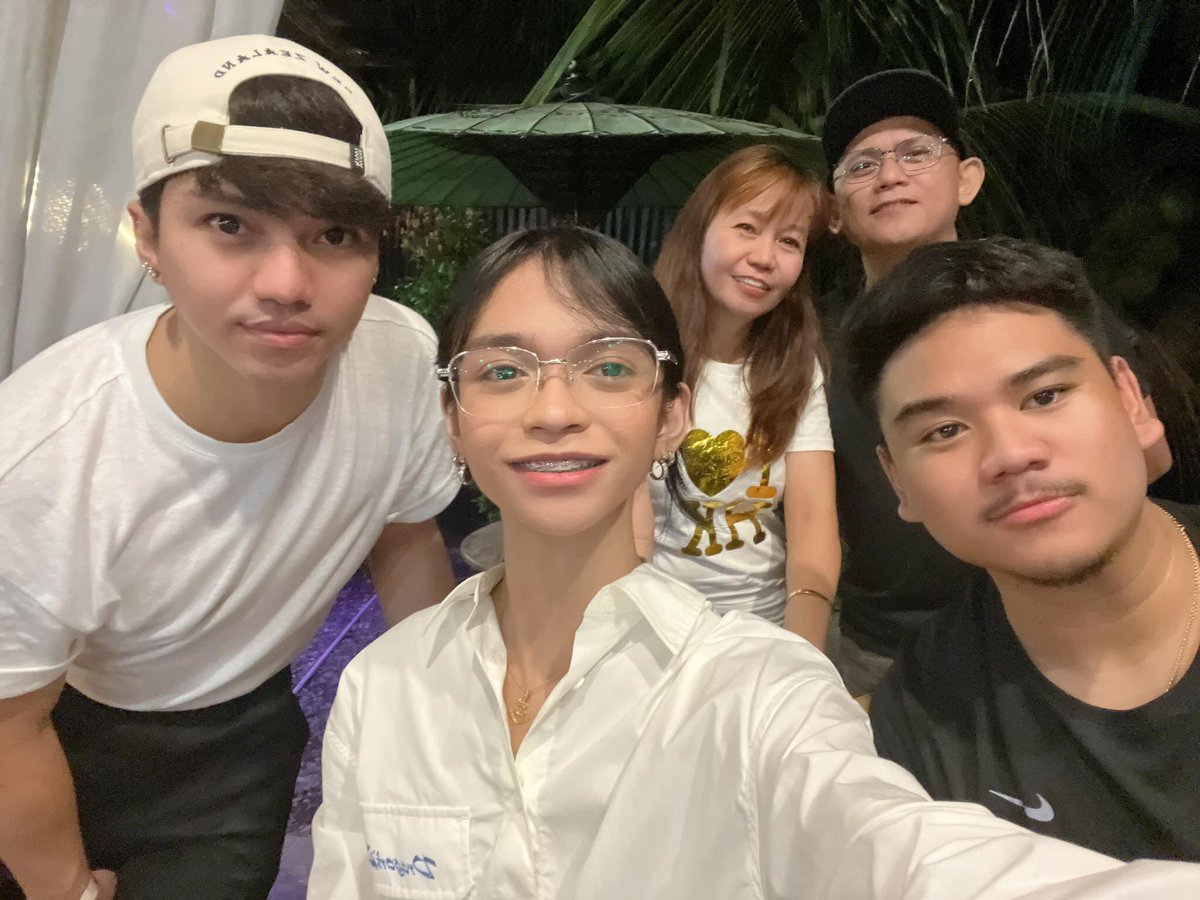 EdenGNobleza410's tweet photo. We love you❤️🙏

#KeiferSanchez

@KeiferSanchez_ https://t.co/OOzGFL32YJ