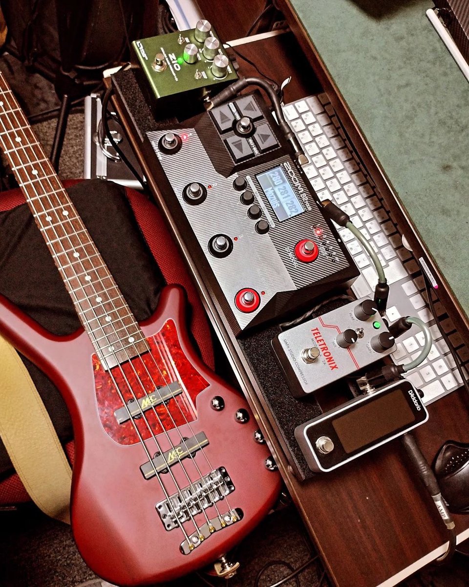 SourceAudioFX's tweet image. Happy Pedalboard Saturday! It&apos;s our weekly round-up of #sourceaudio occupied pedalboard from around the globe. Today we have boards from (in order of appearance) Bret Watters, Southpaw Tele (from The Gear Page), @manabass0429 and  @evanphaymond Thanks for using @SourceAudioFX