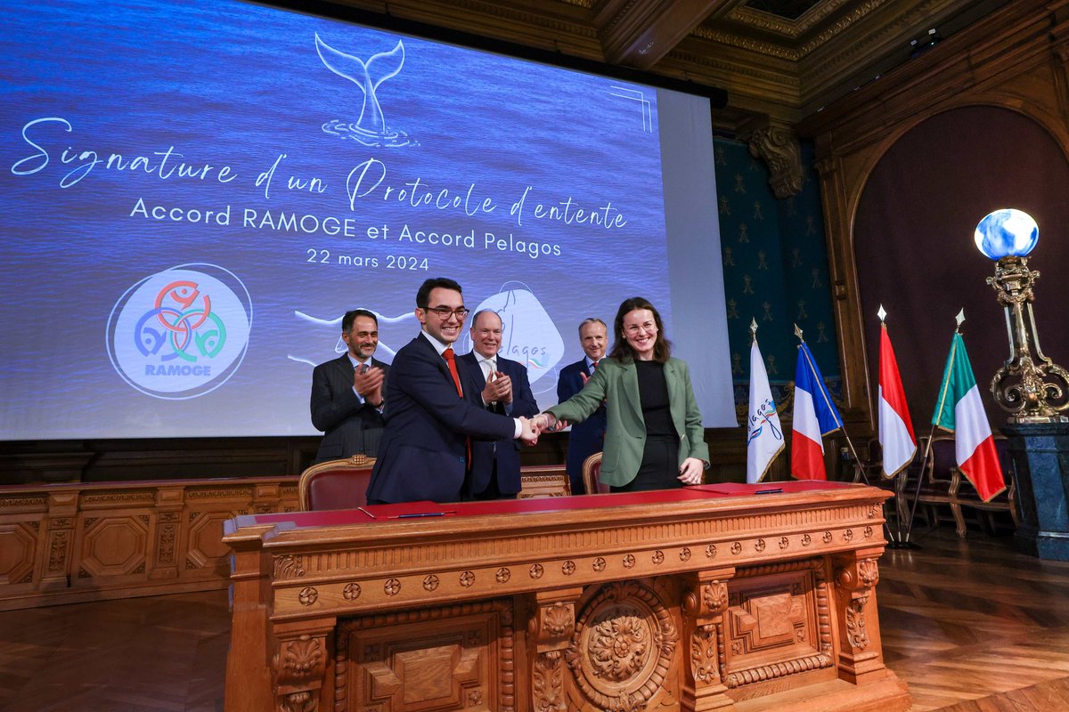 ✒🇲🇨 MONACŒCOART® 🐋🐙 #SUMMITS & #EVENTS The RAMOGE and the Pelagos Secretariats have signed a historic #agreement within the Monaco #Ocean Week #Sustainability #photo © Direction de la Communication 👉monacoecoart.com/post/the-ramog…