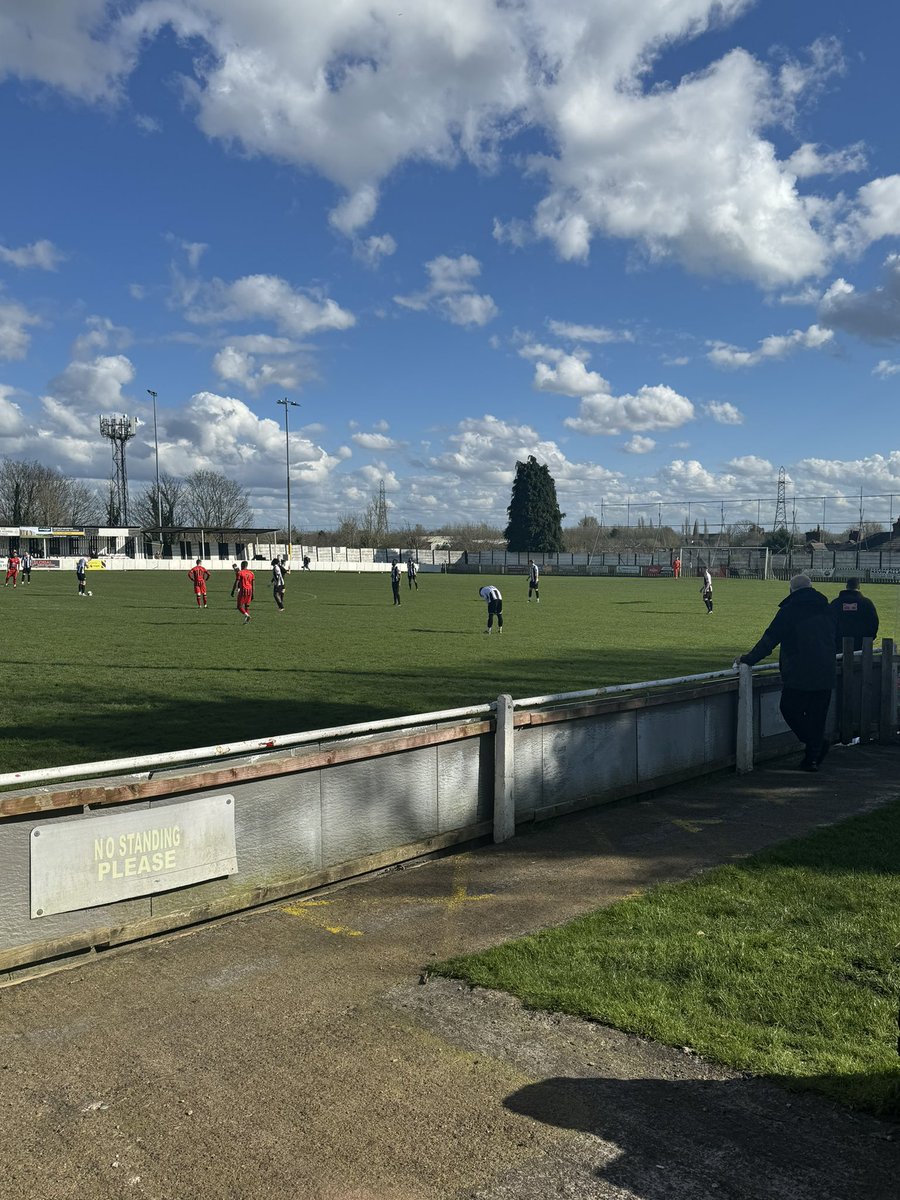 Jon_Sinker's tweet image. Day off but still at a game. @ACFC1916 Vs @Basfordutdfc at the Skuna this afternoon. ☀️⚽️👀

#footballscouting #oppositionanalysis