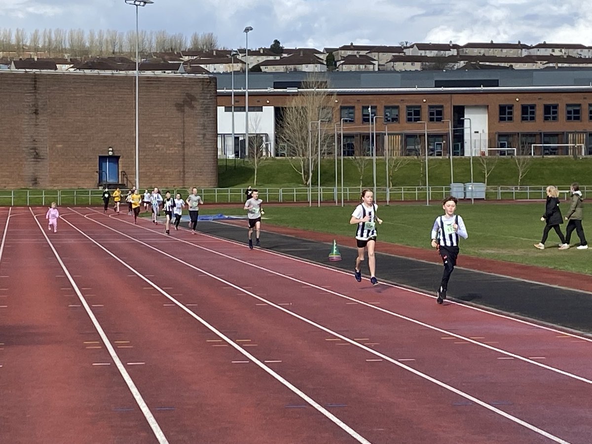 Minis being chased by the Older groups after the staggered start ⁦@ActiveSchoolsIC⁩ ⁦@SALDevelopment⁩