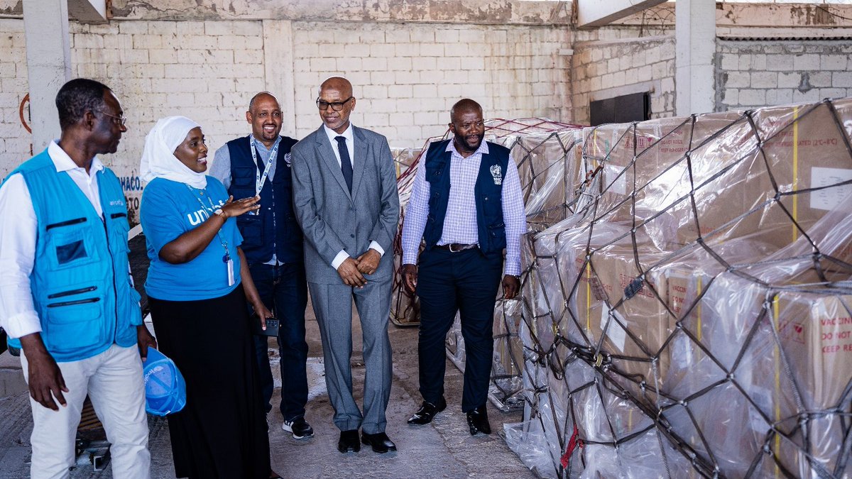 Today, #Somalia received 1.4m vials of the oral #cholera #vaccine worth US$ 2.5m in a stepped-up effort to stem an outbreak of the disease that has since January infected 4,388 people and claimed 54 lives, 2/3 of them #children. @gavi @MoH_Somalia @unicefsomalia @WHOSom