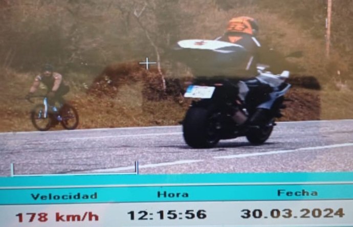 A 178 km/h por la N135, con ciclistas y peregrinos. Denunciado pamplonés de 49 años, 600€ y 6 p.
#radar 
#SeguridadVial