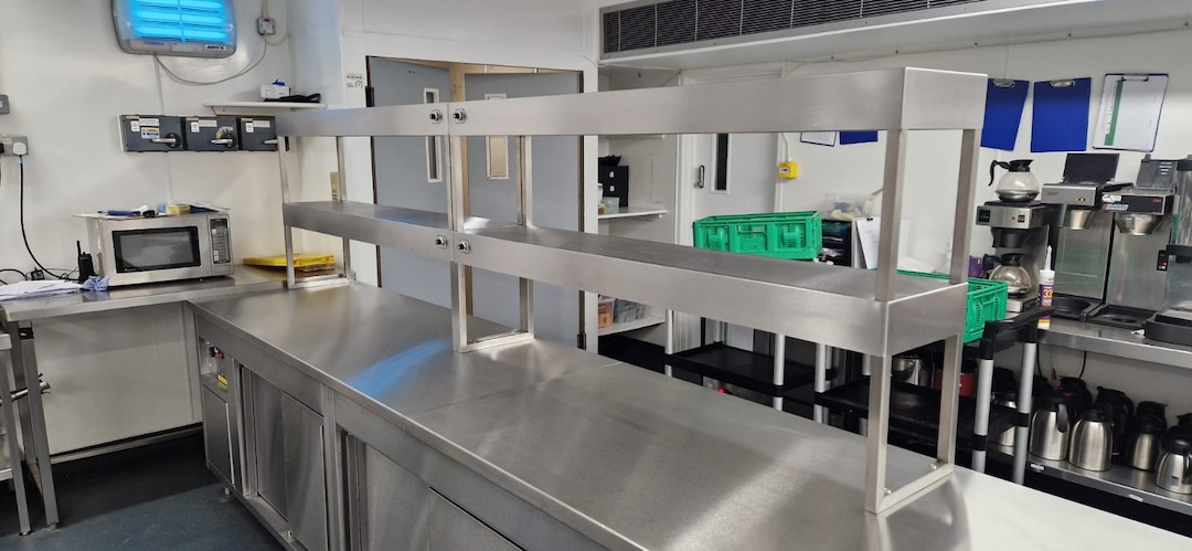 Refurbishing Goldsmiths College kitchen facilities in phases, enhancing efficiency and safety for staff. Reduced energy usage by 60% with new equipment, improving hygiene and productivity. Delivering top-notch experiences for students and visitors. #newwork