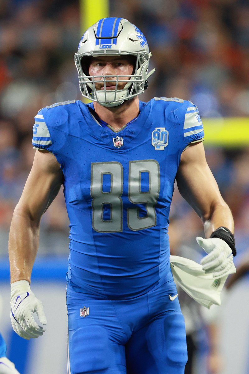 Offer sheet update: 49ers signed Lions restricted free-agent TE Brock Wright to a three-year, $12 million offer sheet that includes $6 million guaranteed, per source. Detroit tendered Wright with a one-year, $2.985 million offer, and now has five days to determine whether to…