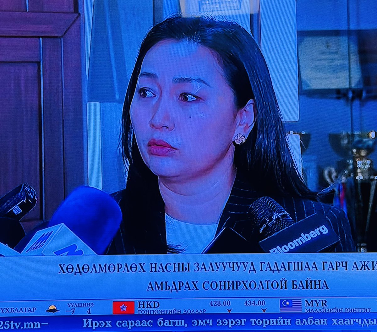 jargal_defacto's tweet photo. Цалингийн бараг тал нь татварт явдаг болсноор залуус Монголоос зугтаад бнаа. Солонгост 57К, Шведэд 20К, Австрали, Япон, Чех руу цувсаар. Монголд ажиллах хүн олдохгүй бна. Сайд нь ашгүй хүлээн зөвшөөрч бна. Хүнгүй болохоосоо өмнө бүх татвраа бууруулаа. https://t.co/m78ZJNNdo9