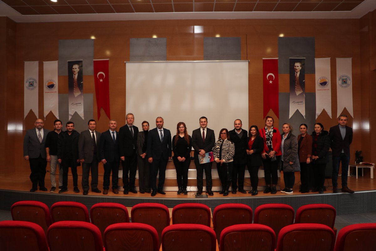 Sinop'ta Yapay Zekâ Teknolojisinin Kütüphanelerde Kullanımı konferansında bürokratlar, meslektaşlar, kitap ve kütüphane dostlarıyla bir arada olduk. Emeği geçenlere çok teşekkür ediyorum. @TCSinopValiligi @sinopuniversity @kulturturizm57 @drrizanurihk @AnkaraUni @AU_DtcfResmi